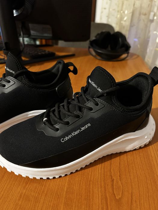 vand adidasi Calvin  Klein