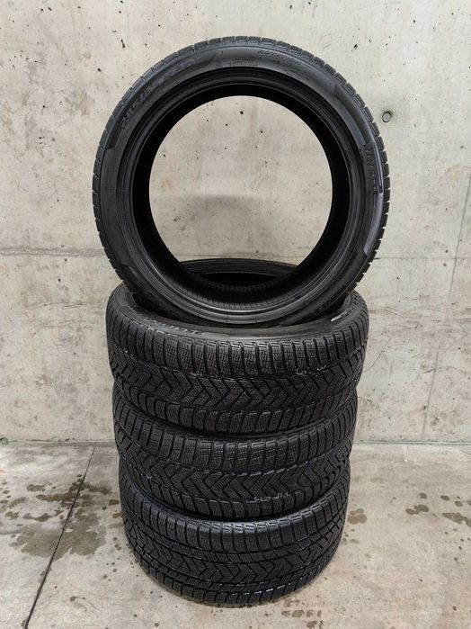 PIRELLI 255/40/ R20 2 бр/285/35/R20 2бр Dot 43/22 (6 мм)