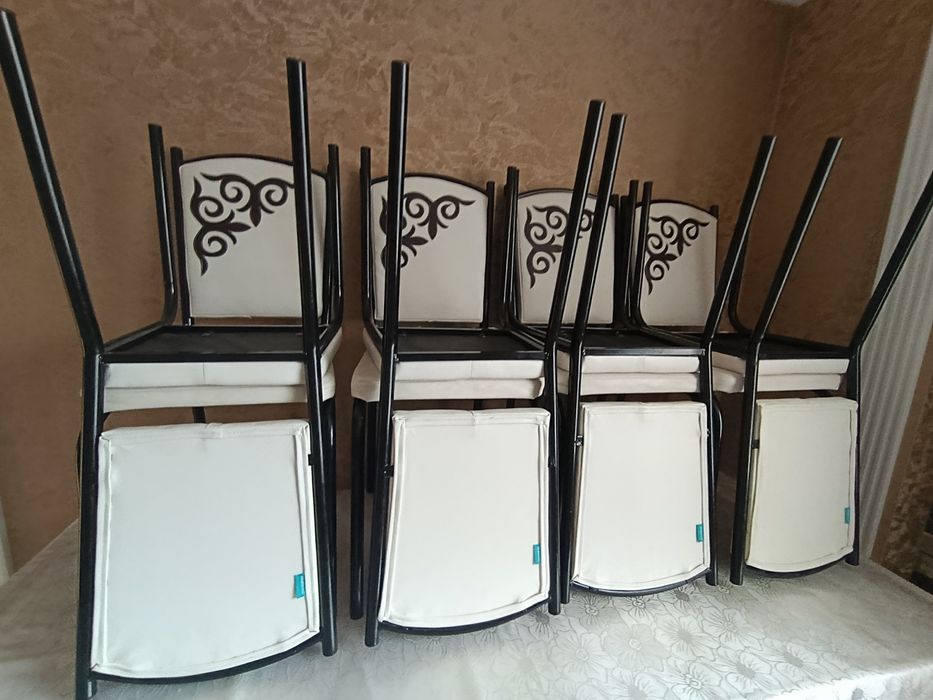 Стуль почти не использованный  8шт