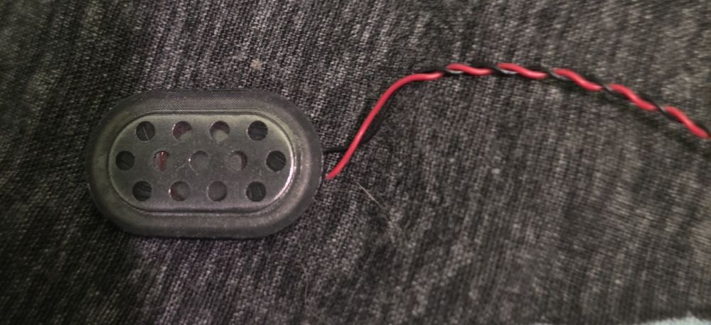 Vând o baterie  tableta UtOH 1005D, și un difuzor tot de la tableta