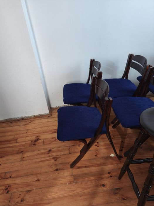 Стол. Тапицирани столове от дъбов масив