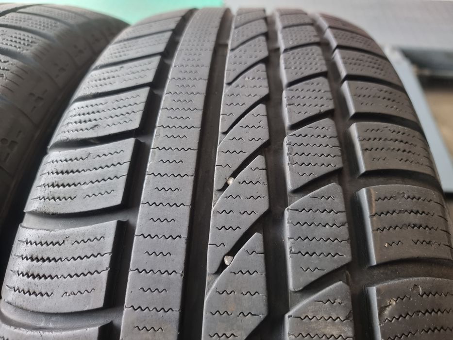 225 60 17 iarna Hankook adâncime profil 7mm montaj gratuit.