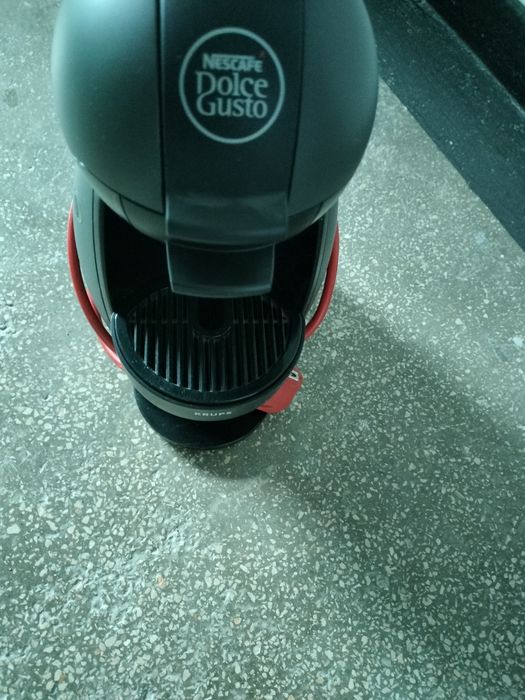 Vând aparat de cafea ptr capsule și aparat de fiert în aburi