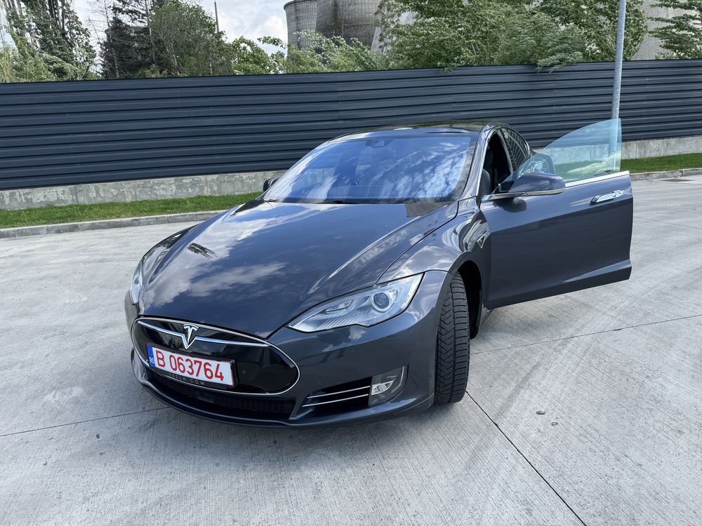 Tesla S90D dual motor 450km range