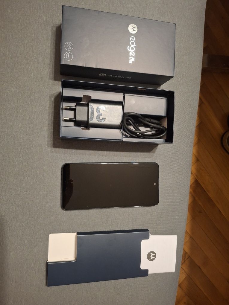 Motorola edge 20 lite.