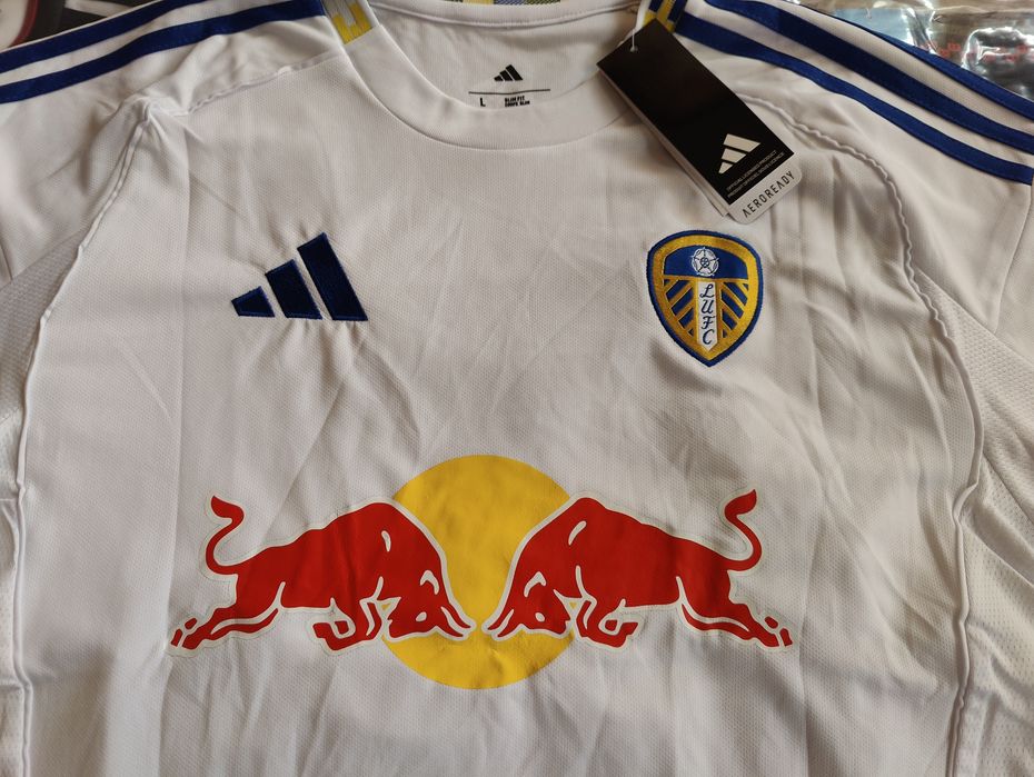 Футболни тениски Leeds United 2025/2026 Gruev