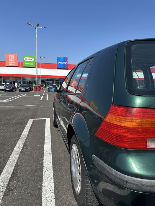 Se vinde VW Golf 4 benzina 1.4 16 V