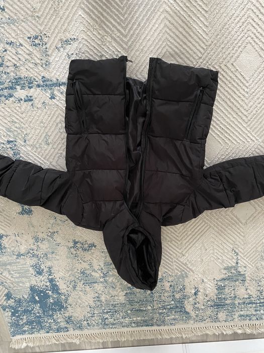 куртка пуховик на зиму вообще не использованный без ничего чисто черны