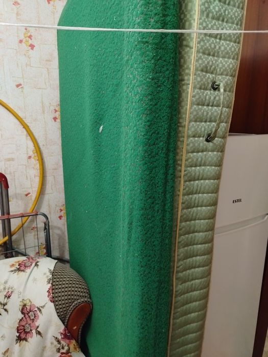 Продам матрасы и стол стулья
