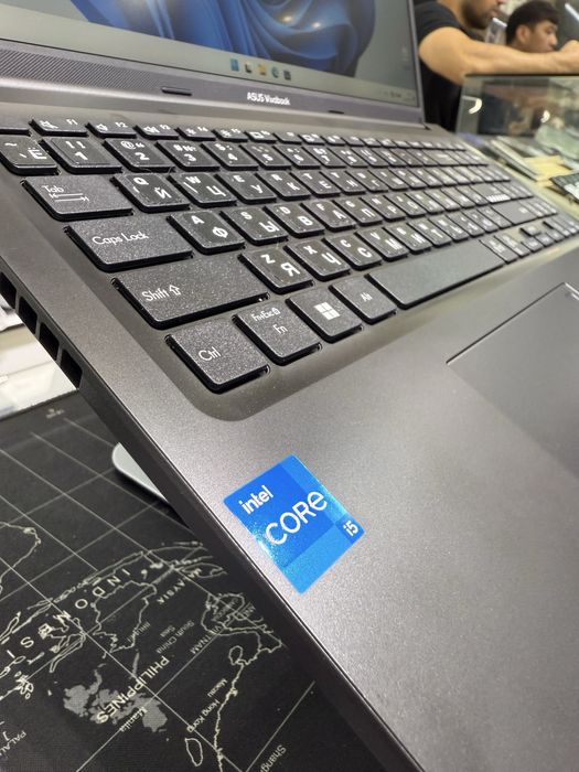 Asus VivoBook 1605 i5-13/8/512/16.0
