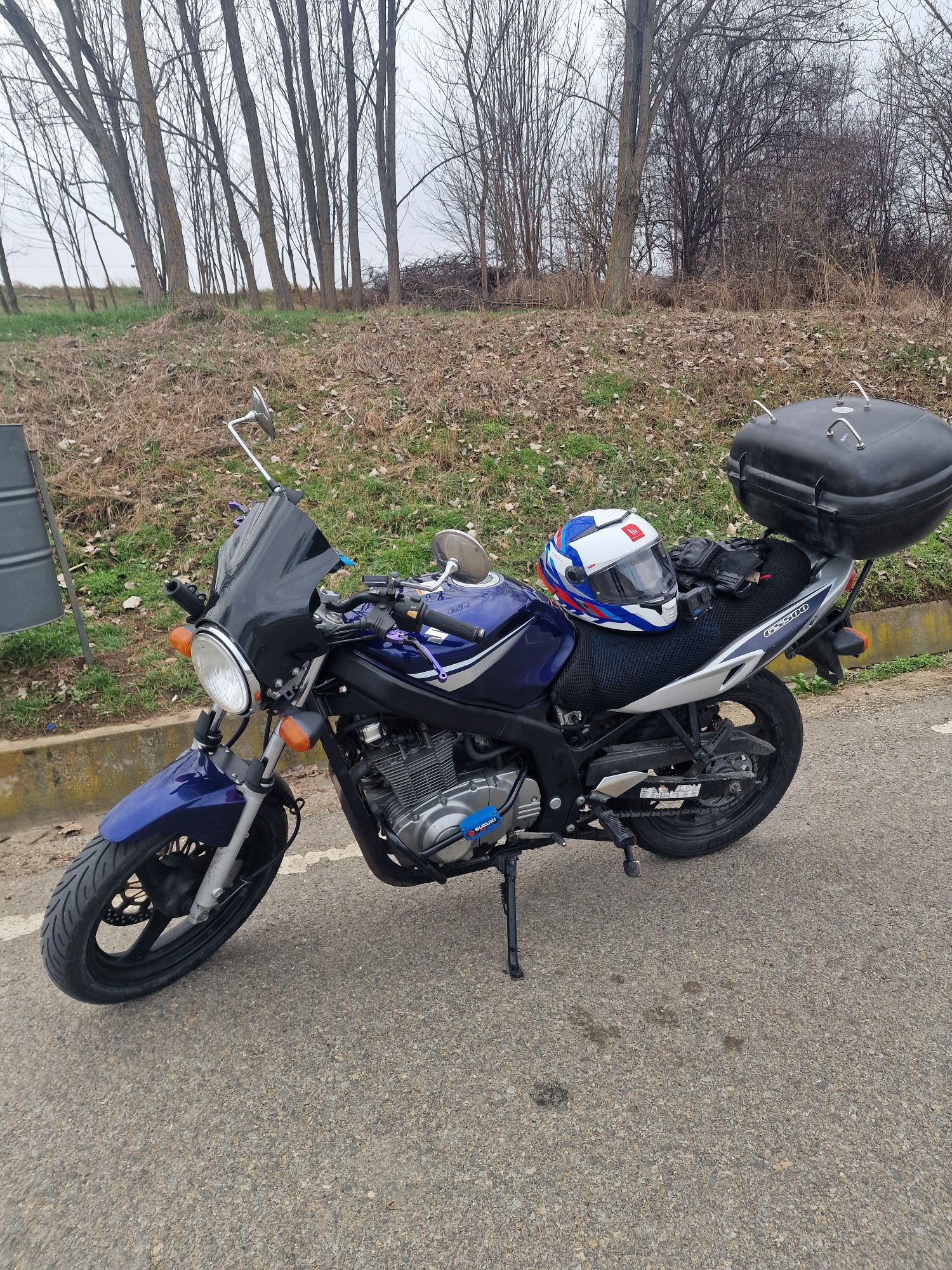 Vând Suzuki  Gs 500 u naked A2  top case ,crash bar,manere incalzite