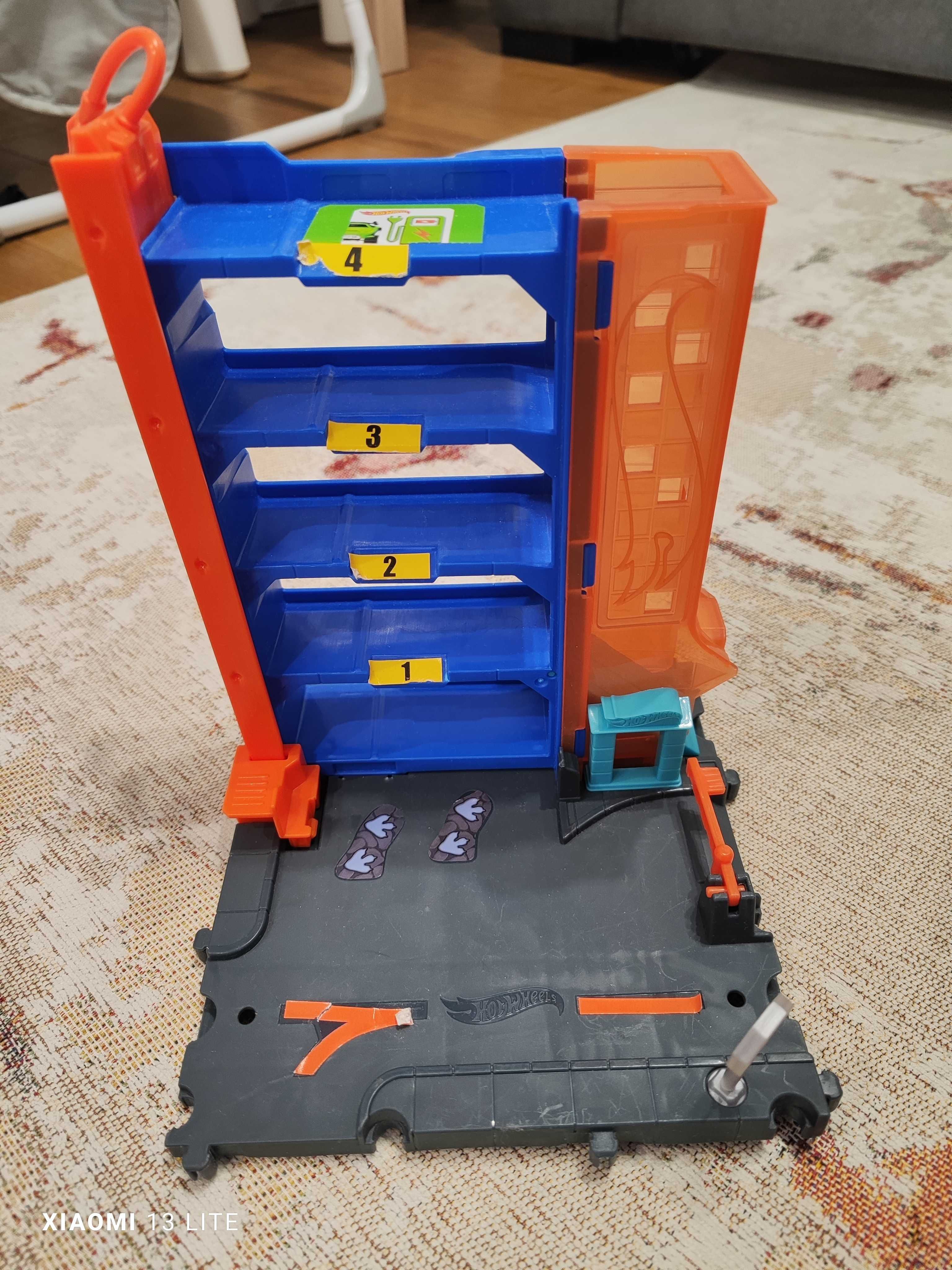 Части от града на Hot wheels.