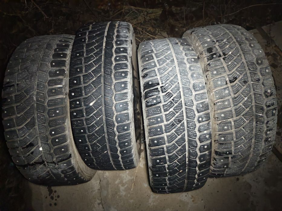 Продам комплект зимней  резины шипованной