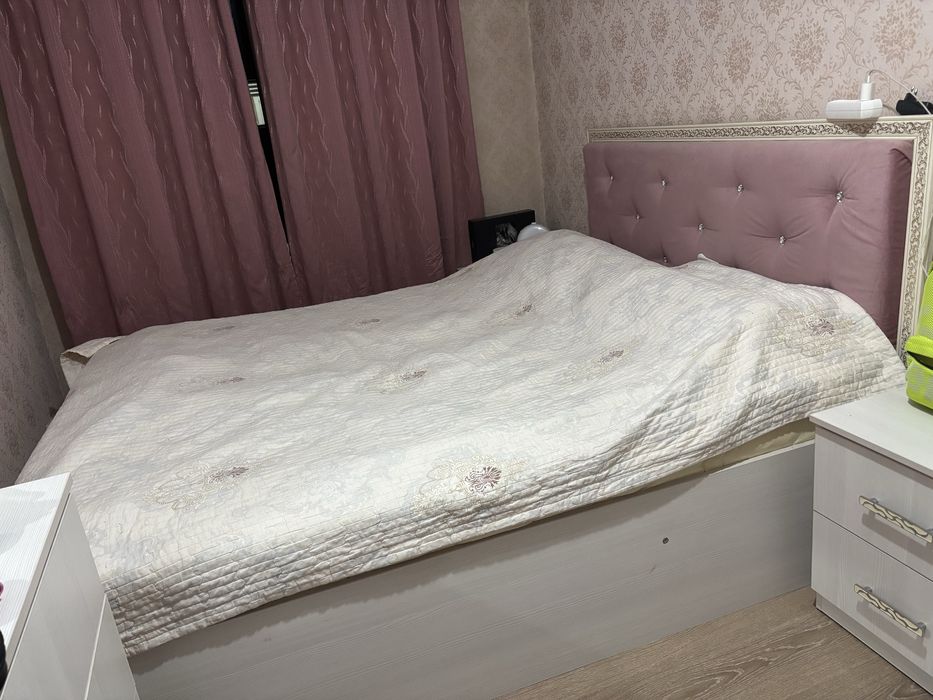 Двуспальная кровать