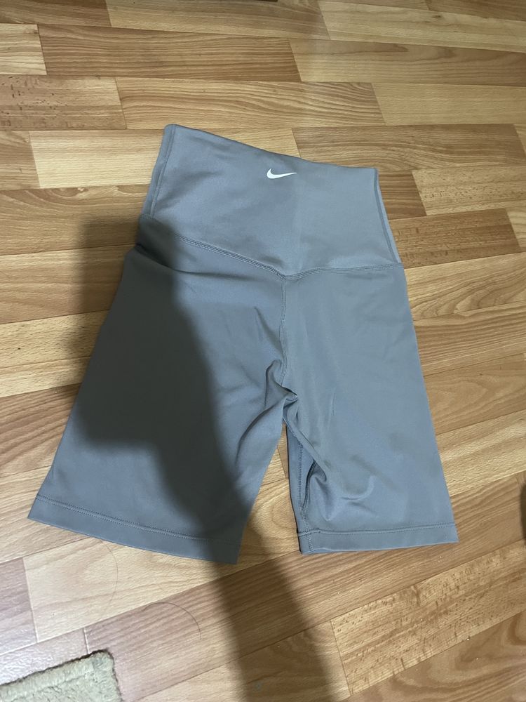 Клинове Nike