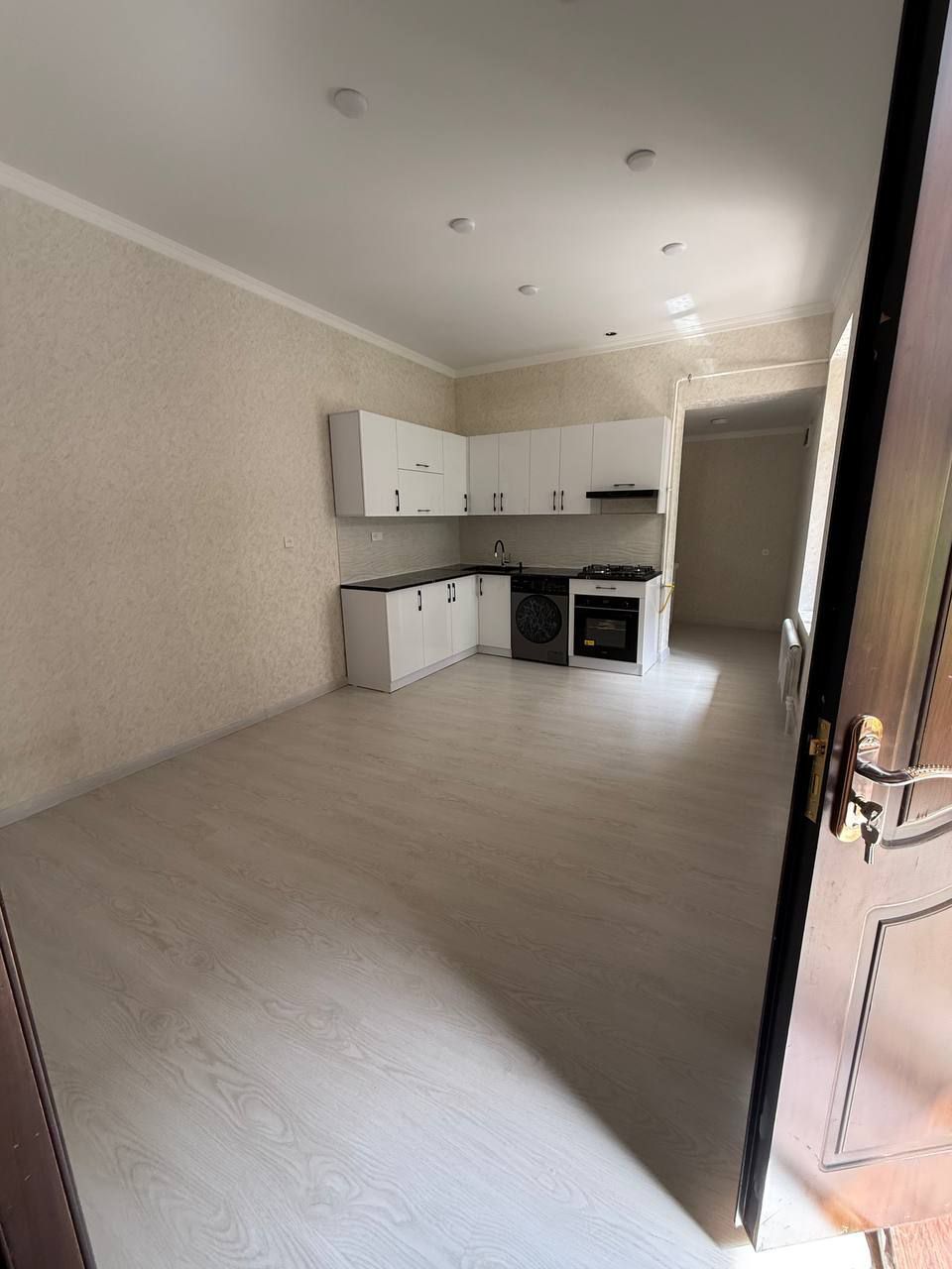 Продам дом в центре Яккасарайский район  3 соток, 9 комнат с ремонтом