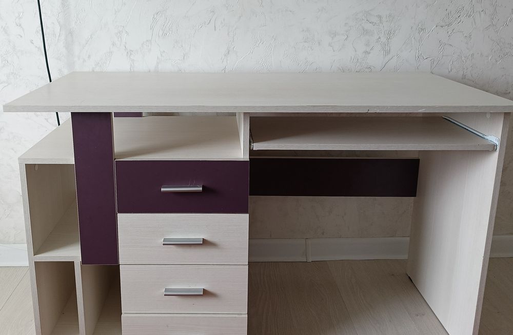 Продам письменный стол.