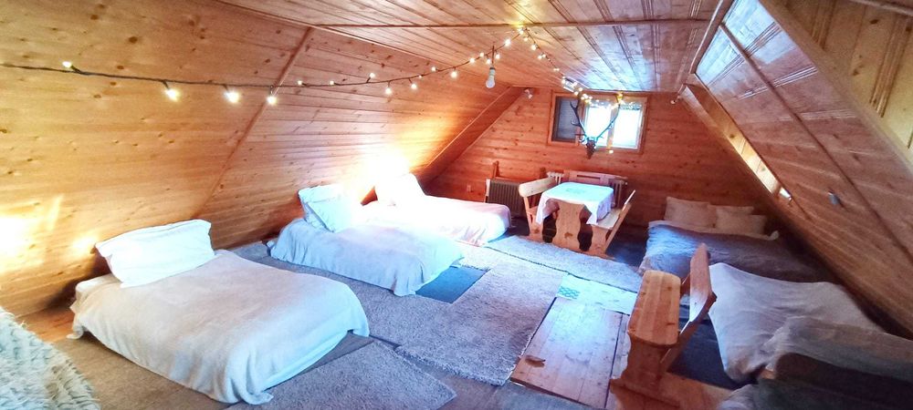 Cabana de închiriat, OCUPATA de Revelion. La 10 minute de Buscat.