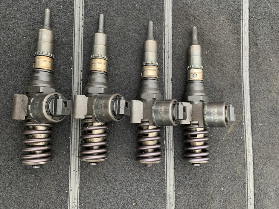 Injector Audi A4 B7 2.0 tdi 2004-2008 Passat B6 Touran 03G130073G+. BM