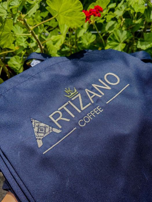 Бродирано лого - корпоративни облекла