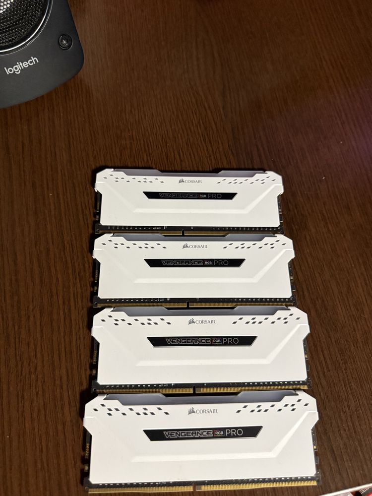 Memorii RAM Corsair Vengeance RGB PRO 32GB