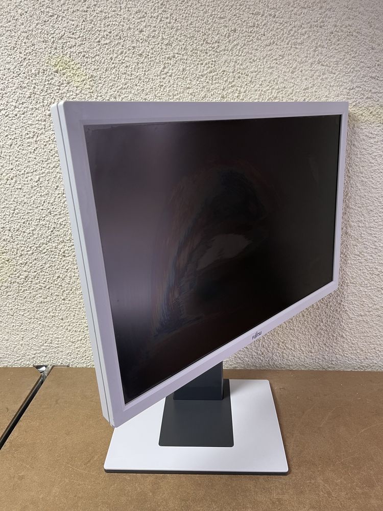 Монитор Fujitsu 22”