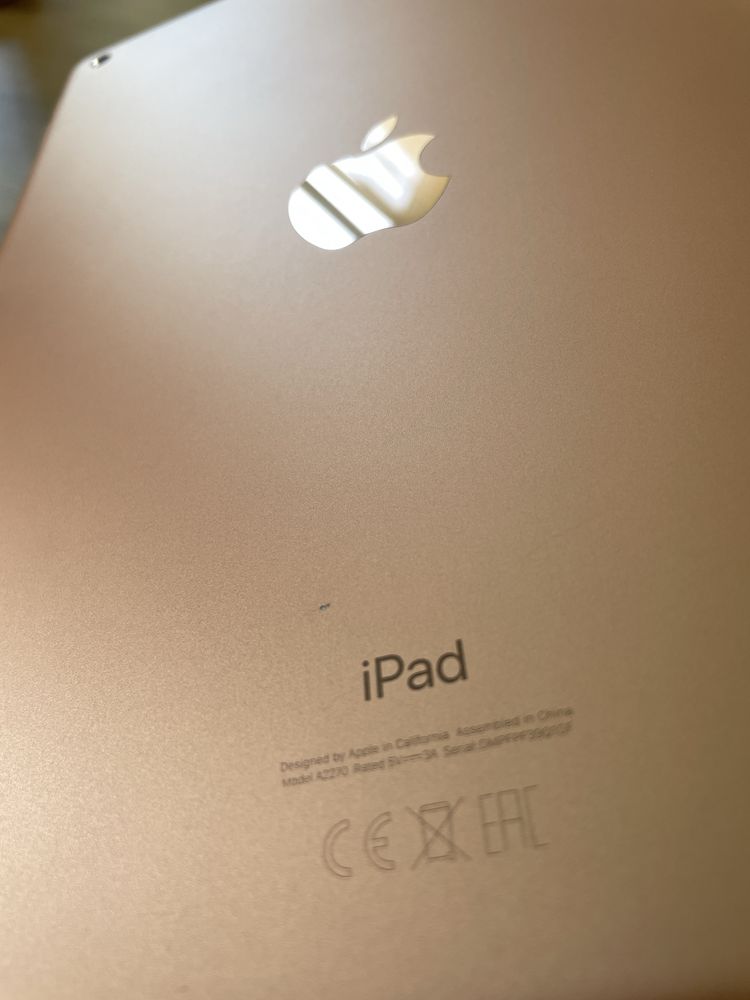Таблет iPad 8th Gen 32 GB Wi-Fi Gold