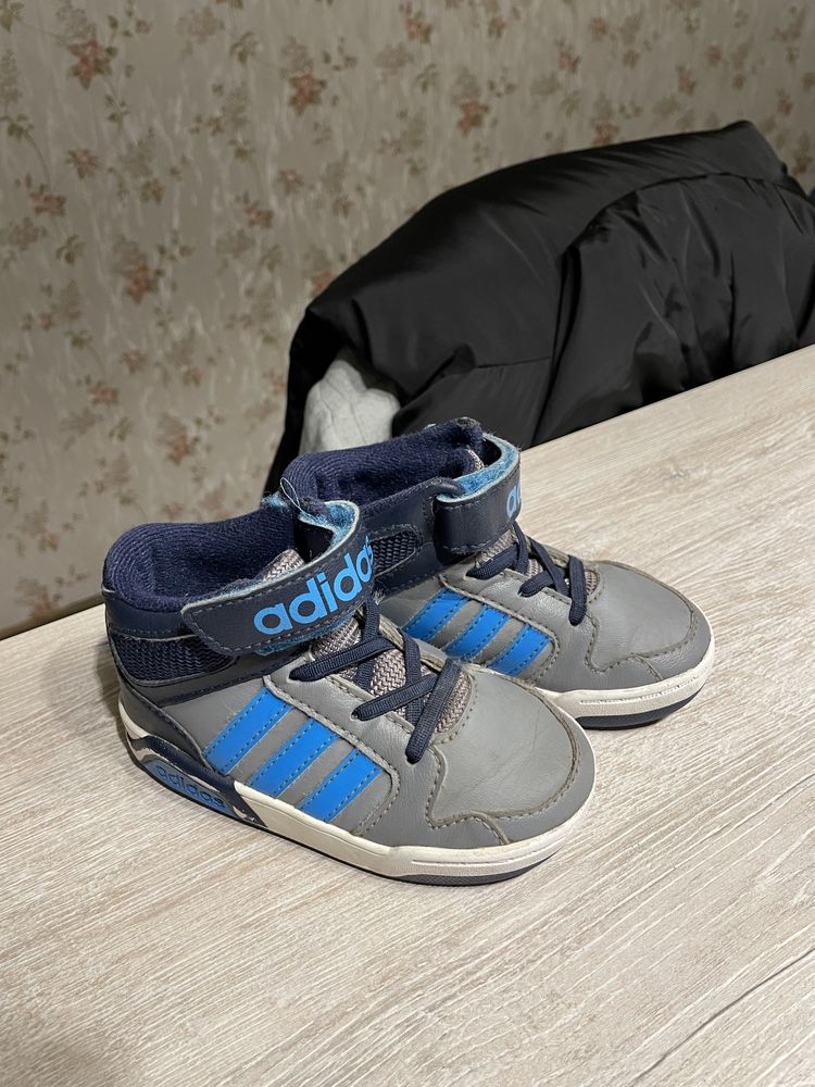 Adidasi Adidas tip gheata mar. 23 copii