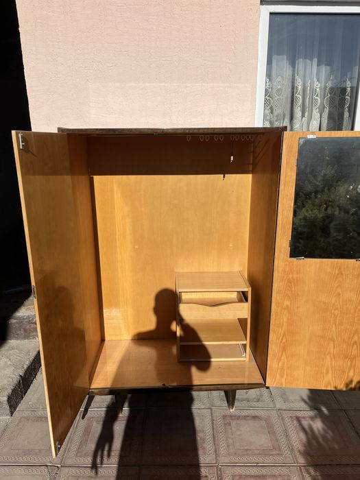 Продам шифонер 2 дверный