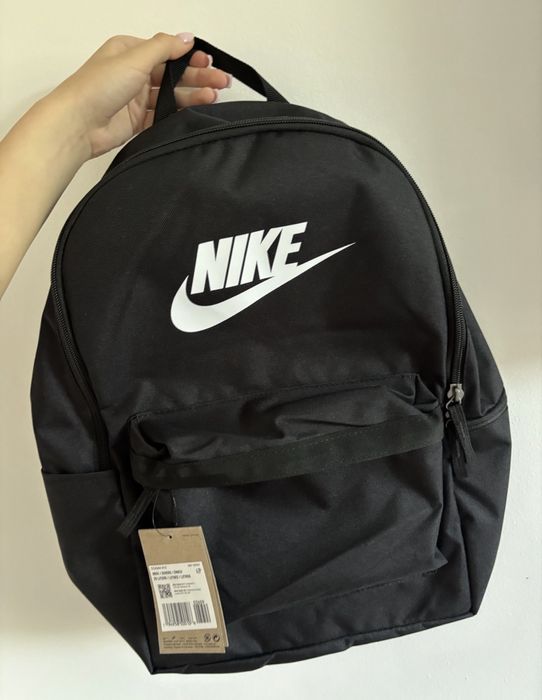 Раница Nike.