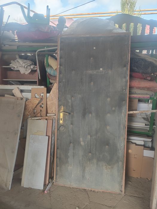 Двери входные б/у