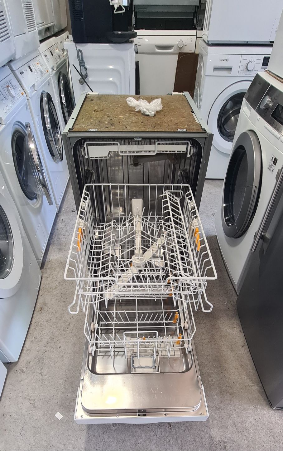 Съдомиялна за вграждане 45см  MIELE  1202 SCi