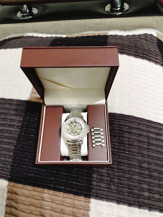 Продаю часы серебро