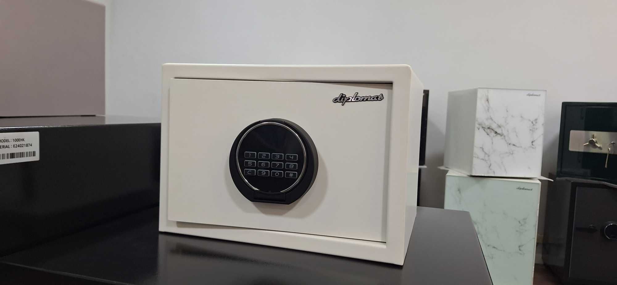 Мебельный сейф Diplomat . MADE IN KOREA.