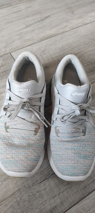 Pantofi/ adidasi sport Asics marimea 37 ( se potrivesc la 36)