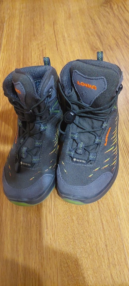 Детски обувки lowa goretex 28