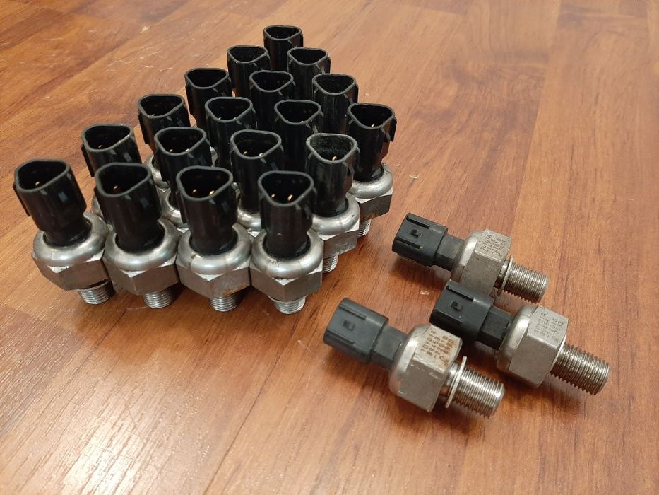 Продам Датчик давления топлива оригинал Toyota