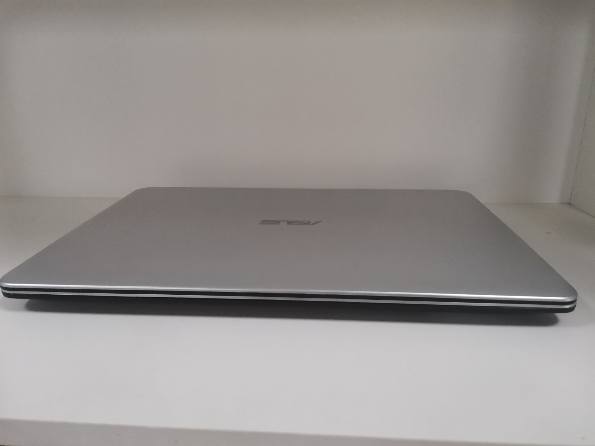 Ноутбук Asus Celeron N4000/4гб/SSD 128/HD Graphics