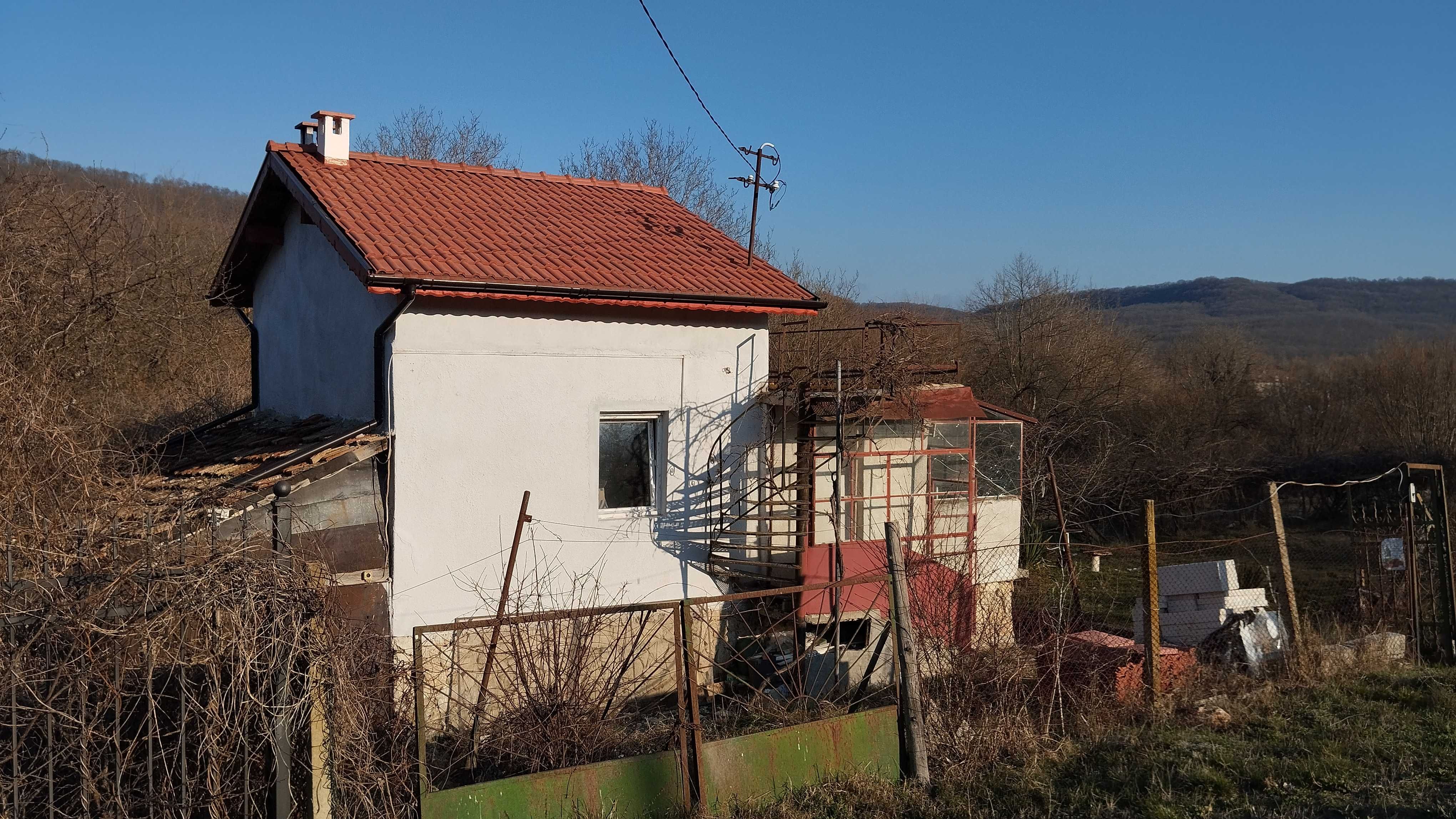 Продавам вила, село Долище, 15км от Варна