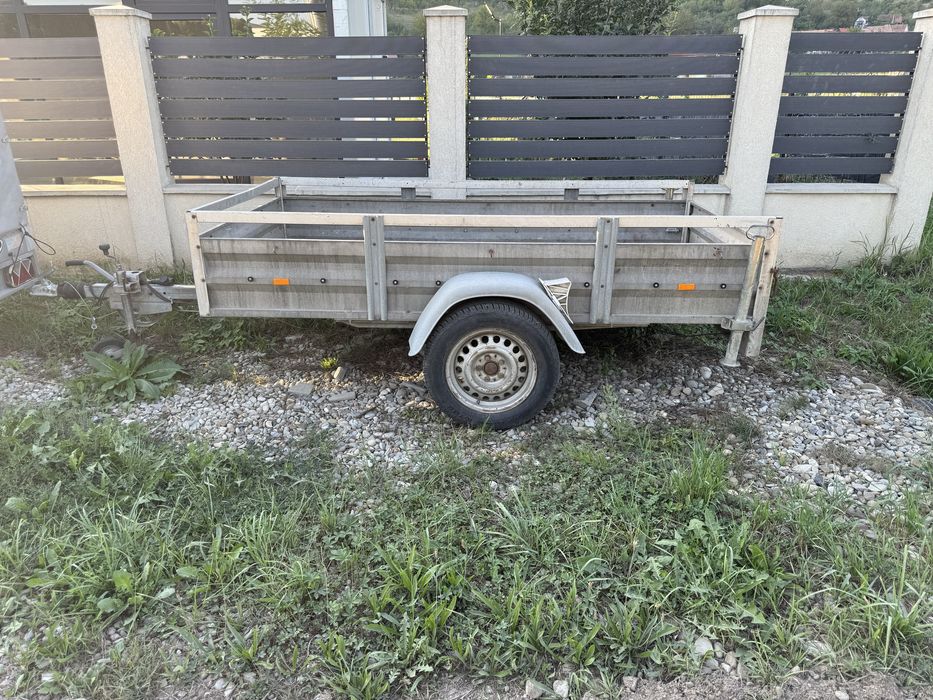 Vand doua remorci 750 kg si una de 1200 kg