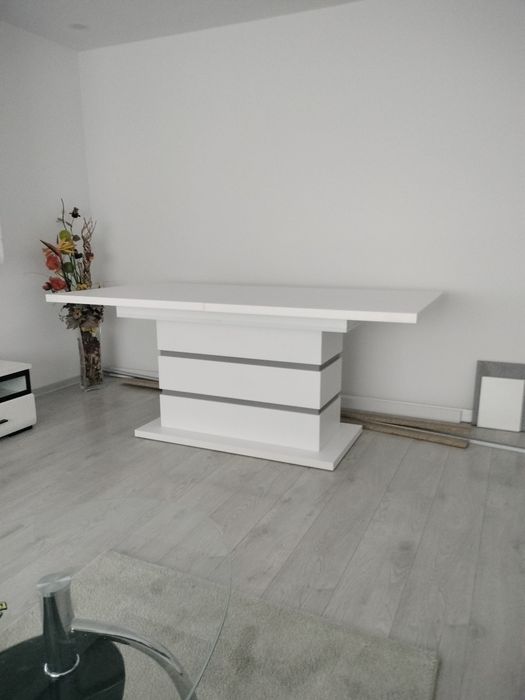 Masa extensibila noua.