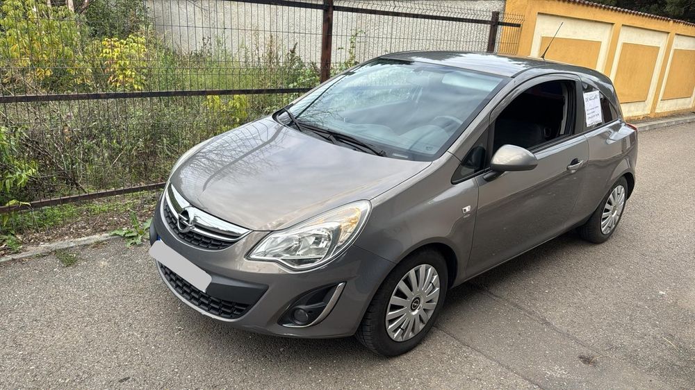 Opel Corsa 1,4i, 2011, revizii la fiecare 10,000km