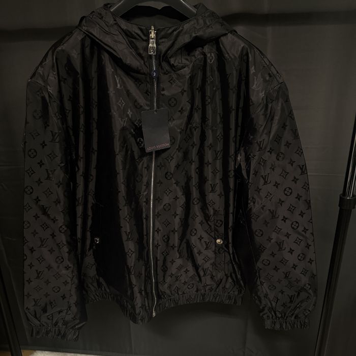 Vand geaca de fâș Louis Vuitton