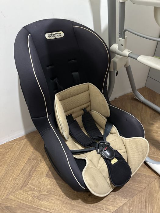 Автокресло отдам крепкий