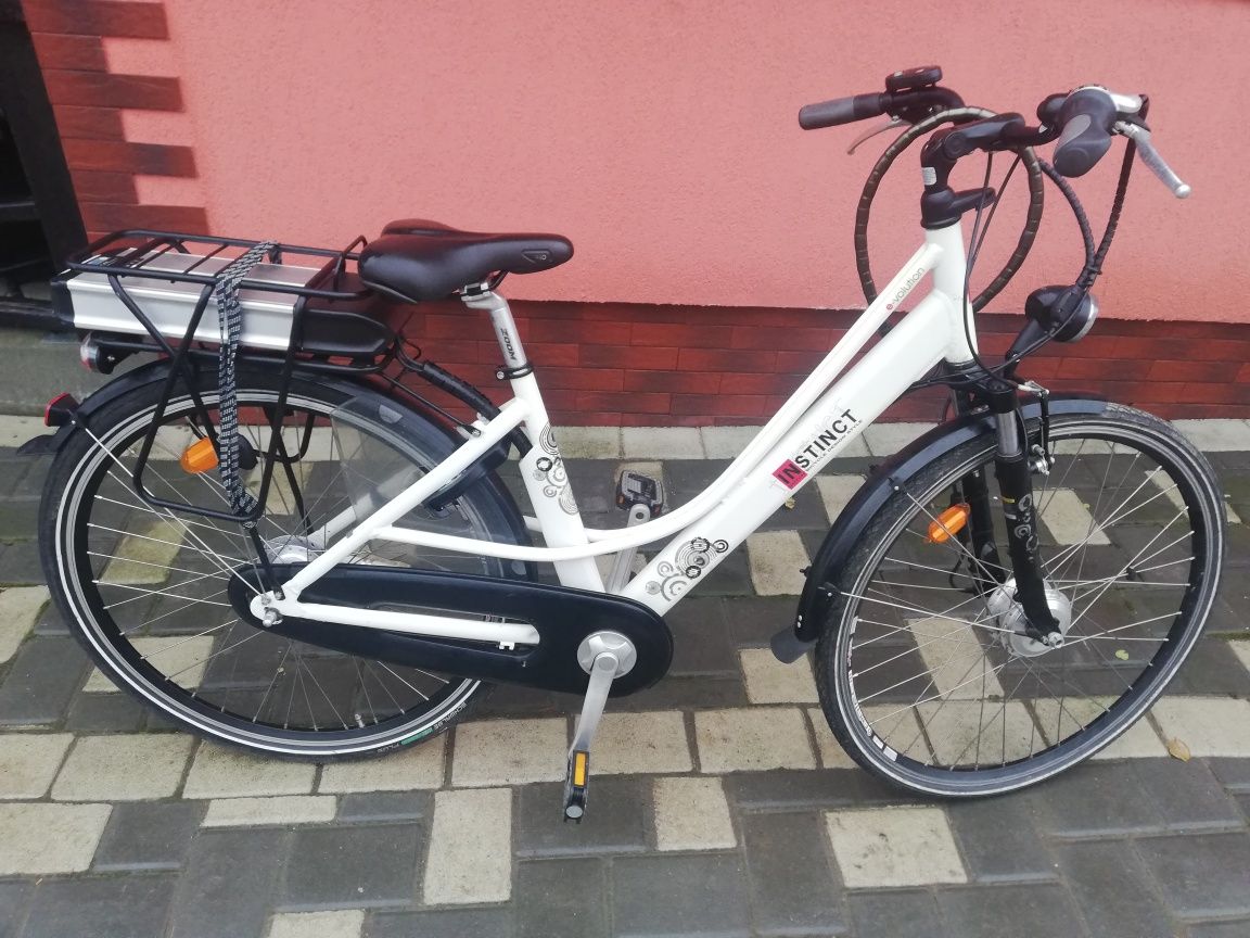 Vând  bicicleta electrica