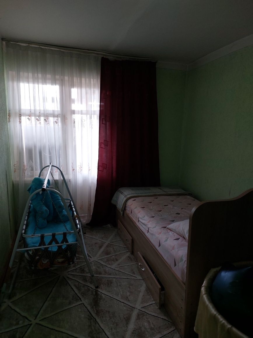 Каллинскийда 1 хона 2 хона килинган квартира сотилади