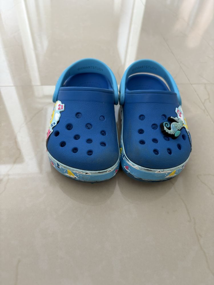 Papuci Crocs Baby Shark Marime C7 23-24