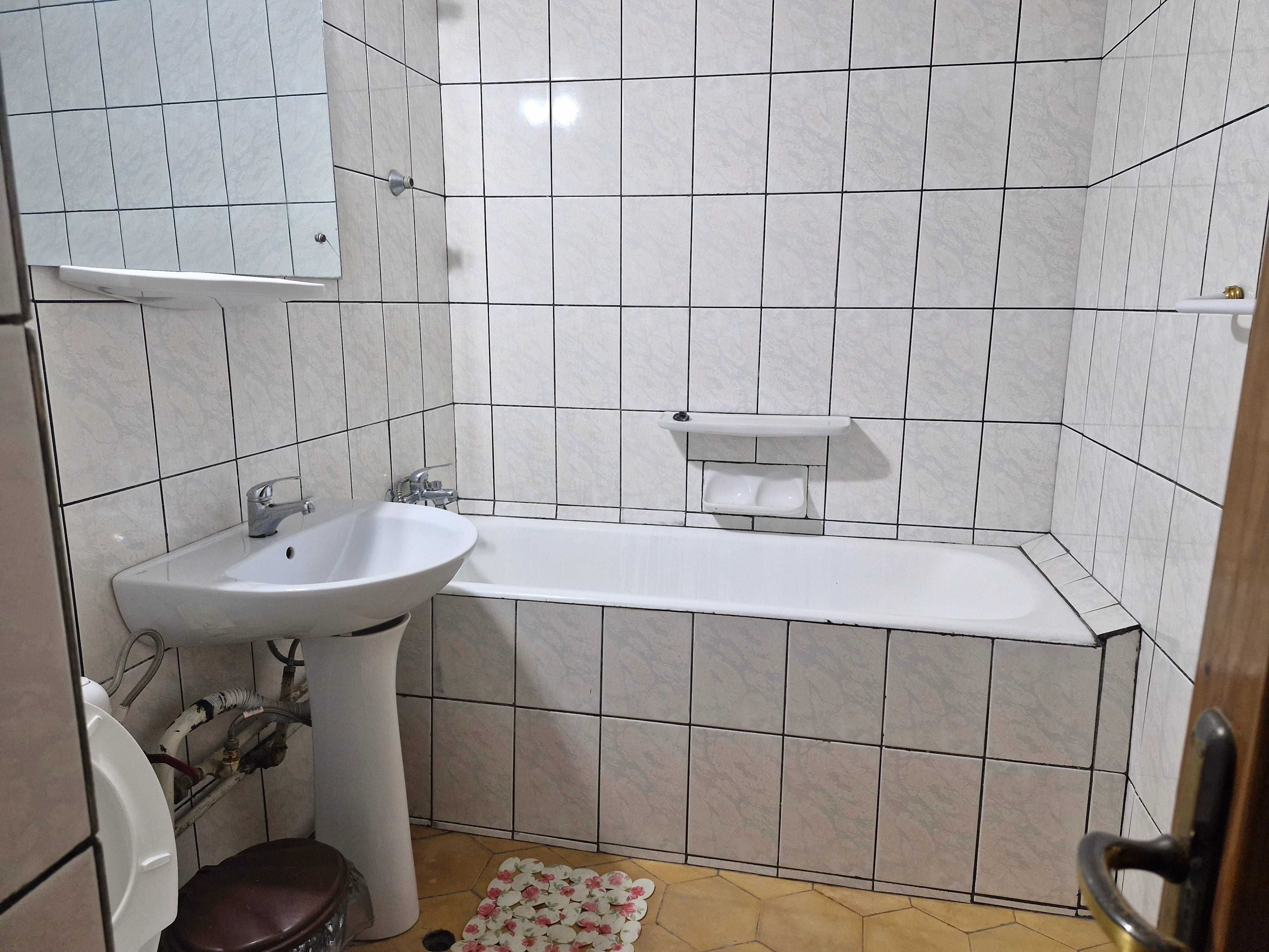 Apartment 3 camere decomandat cu doua grupuri sanitare