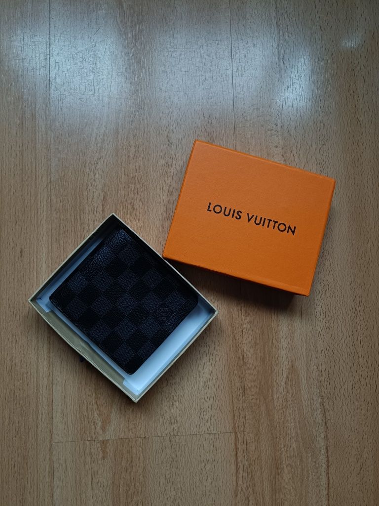 Louis Vuitton портфейл