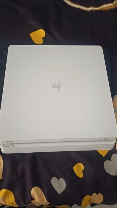 Vând PlayStation 4 Slim 500GB +2 Controllere